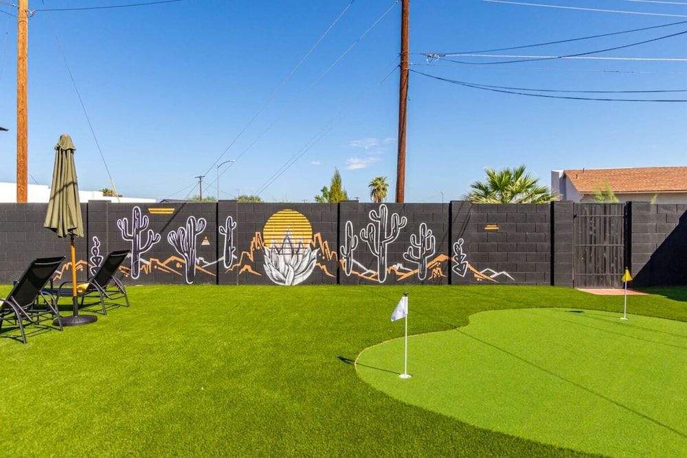 The Fillmore Heated Pool 2 Masters Putt Grn