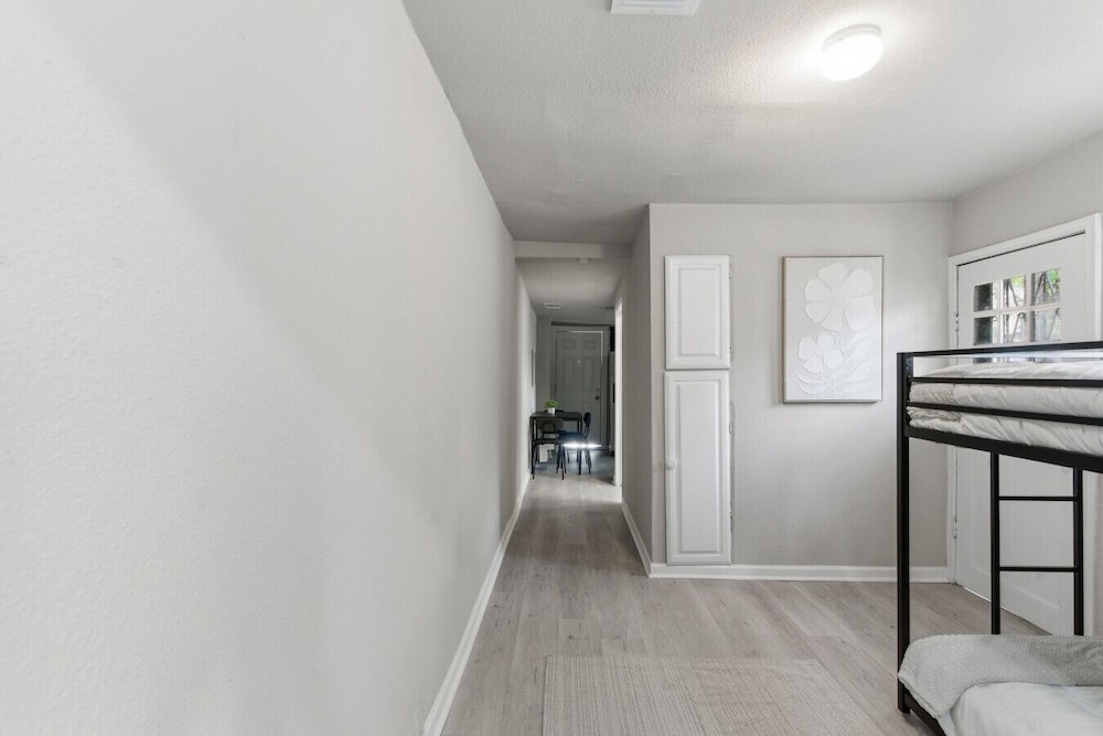 Spacious 2BR Duplex Near Downtown San Antonio