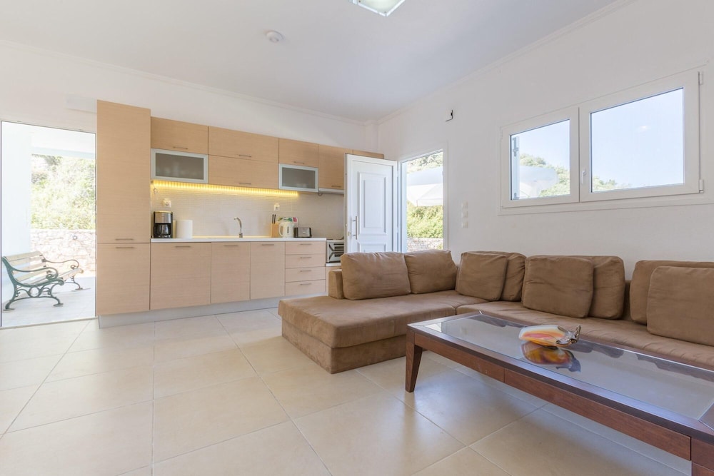 Villa Mia Private Pool Walk to Beach A C Wifi Car Not Required Eco-friendly - 2598 view 3