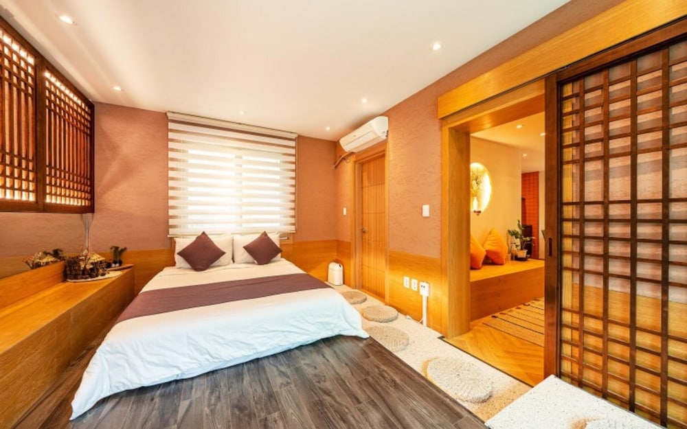 Gapyeong High Palace Pool Villa view 4