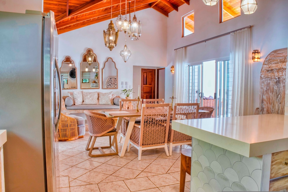 Casa Bonita - 5BR With Pool Walk to Beach