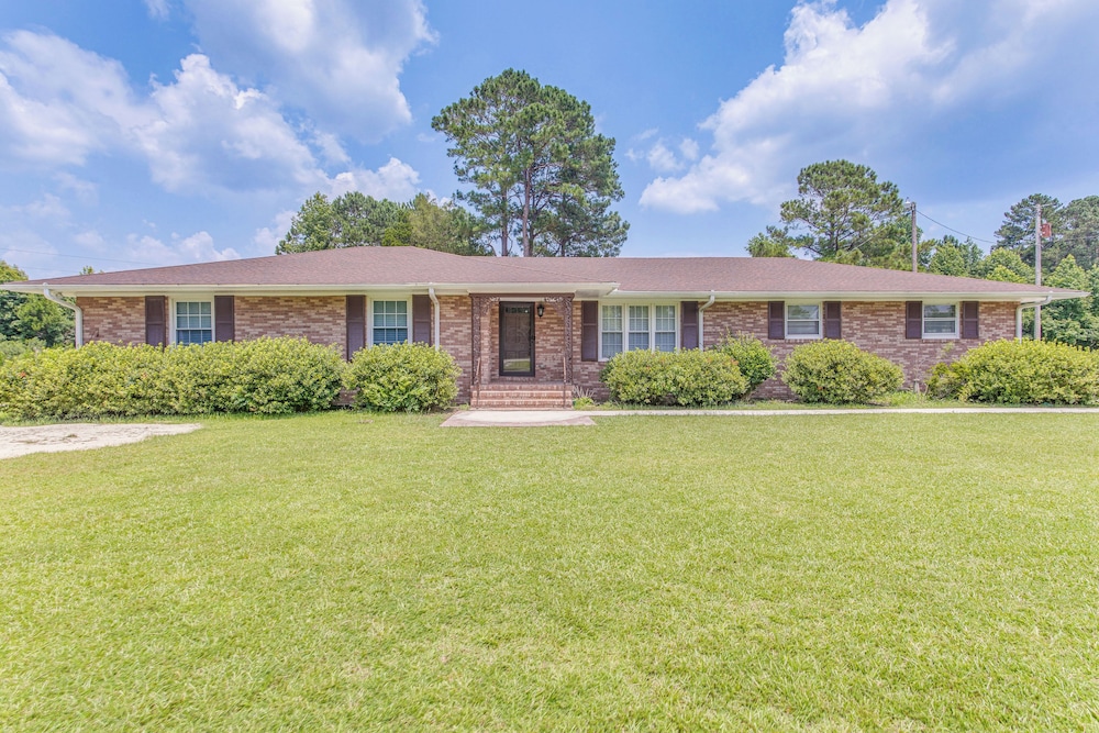 4 Mi to Loris Nature Park: Family Home w/ Yard