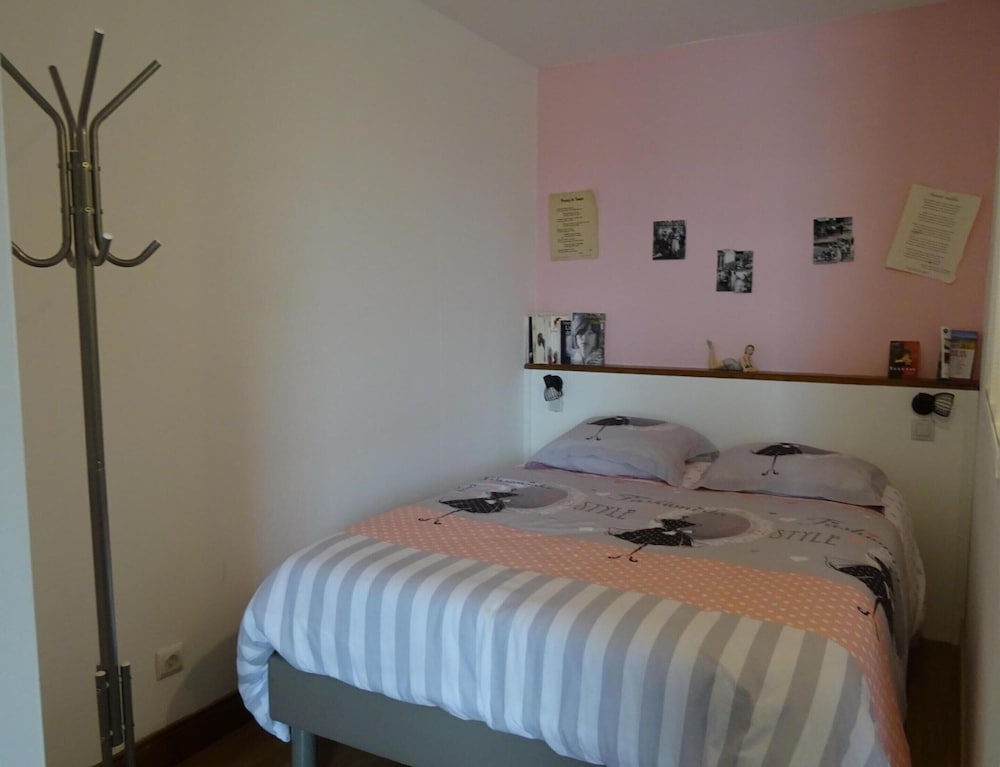 Studio in Plougasnou With Sea View and Beaches