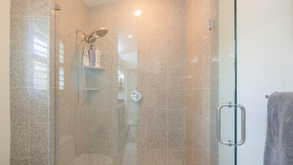 Scottsdale Gem W/pool in Private and Serene Yard!
