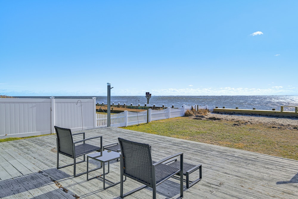 Bayfront Home in Patchogue w/ Deck & Fishing Dock