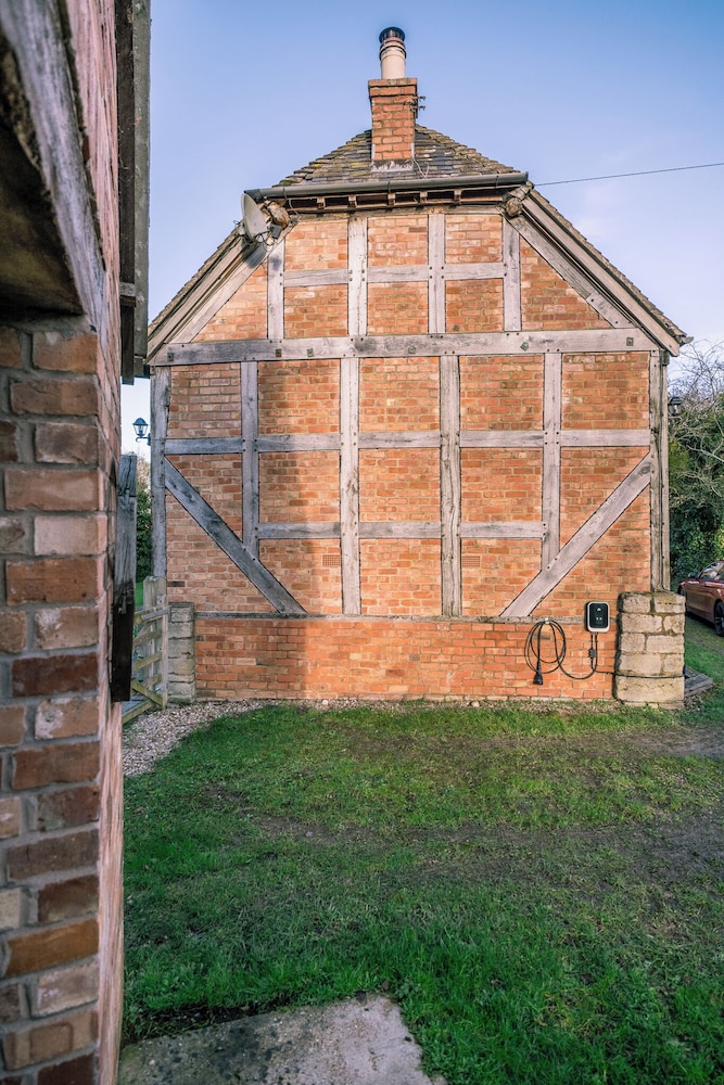 The Threshing Barn-Stunning 5 BD Retreat