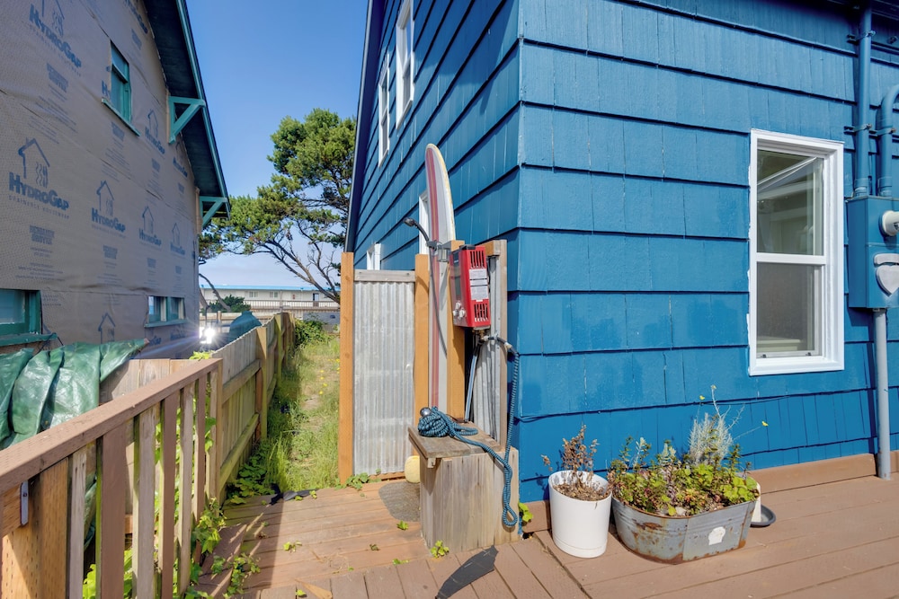 Walk to Shore: Rockaway Beach Retreat w/ Hot Tub!