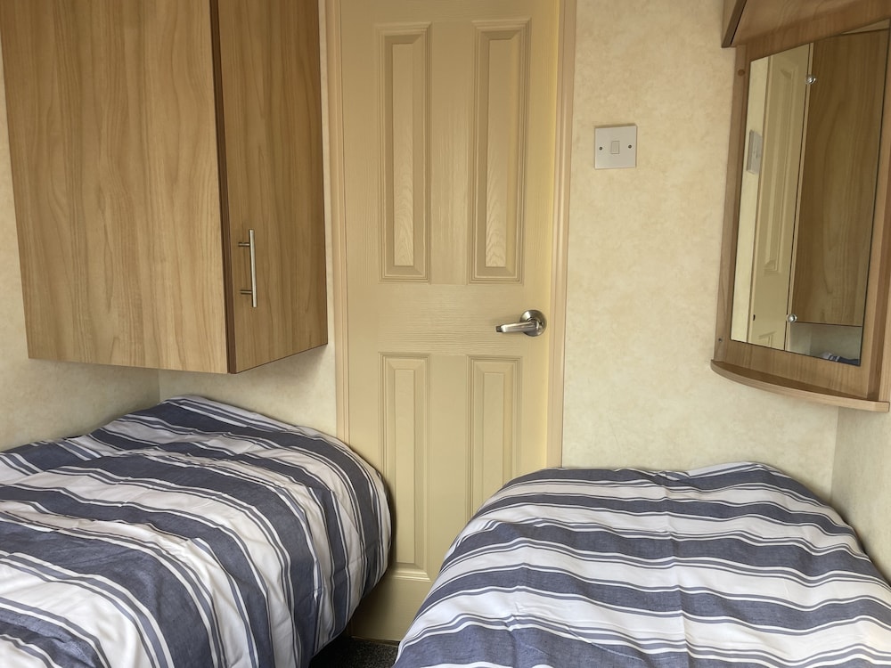 3-bed Caravan in Walton on the Naze view 2