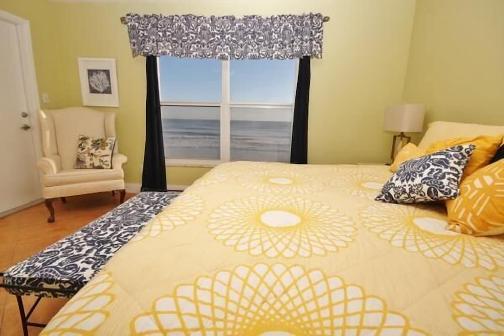 Sea Coast Gardens II 2 Bedroom Condo by Great Ocean Condos