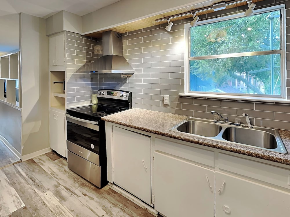 Pleasure Pier Retreat Manor by Ryson Vacation Rentals