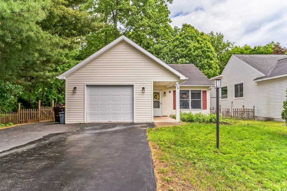 Quaint Hideaway: Close To Spac & Ballston Spa 3 Bedroom Home by RedAwning view 5