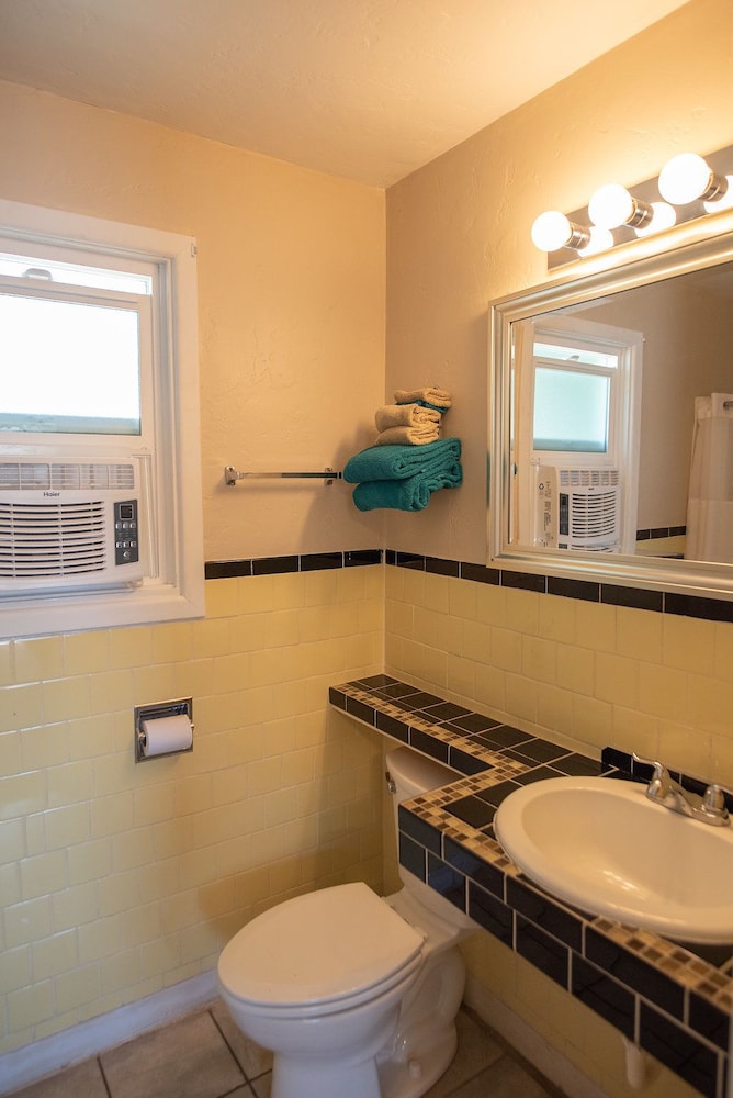 Circle R Motel
