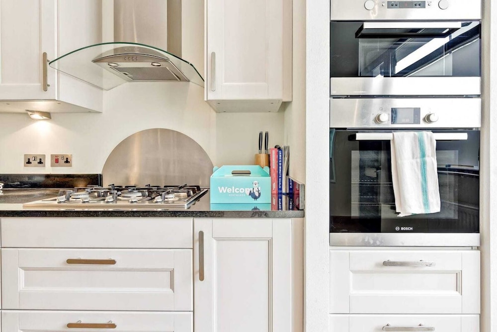 Stylish and Bright 3 Bedroom Duplex in North London