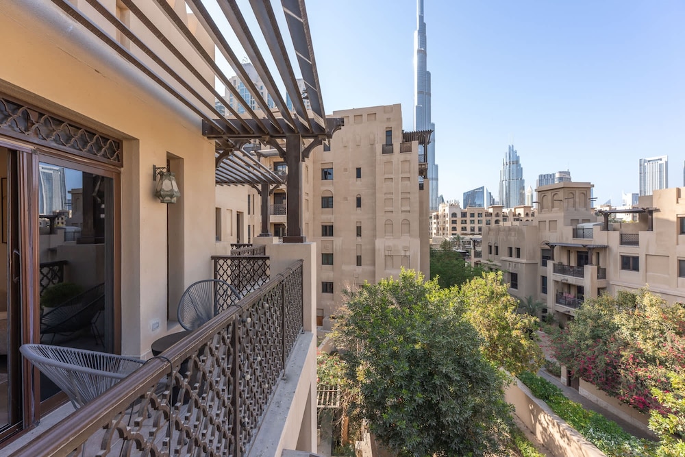 Luxury 2BR Apartment With Full Burj Khalifa View 2-min Walk to Dubai Mall