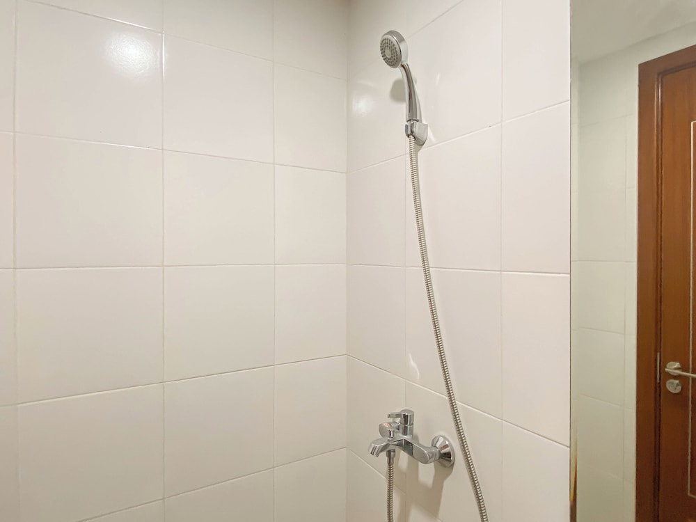 Trendy 1Br At Apartment Vittoria Residence