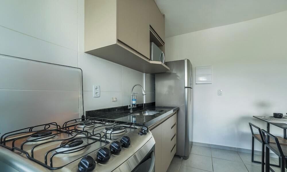 Apt in Condo w/ Pool and Gym Rgk1202