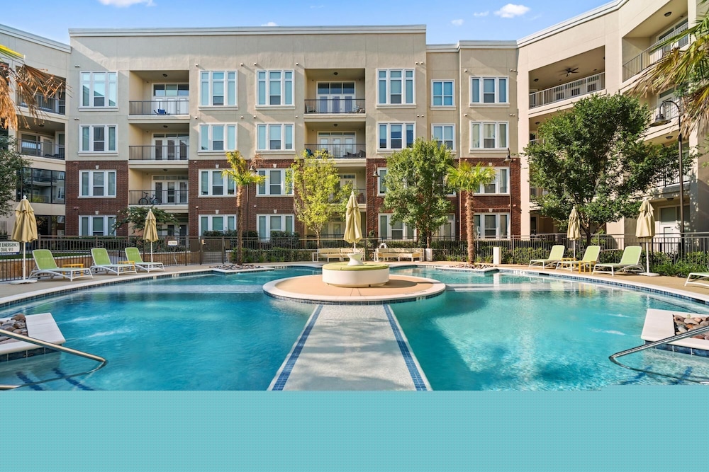 Frisco Designer 2BD 2BA Apartment view 4