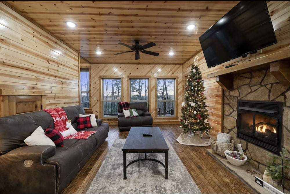 Three Bears Hideout Luxury Mountain Cabin Getaway for Families Groups