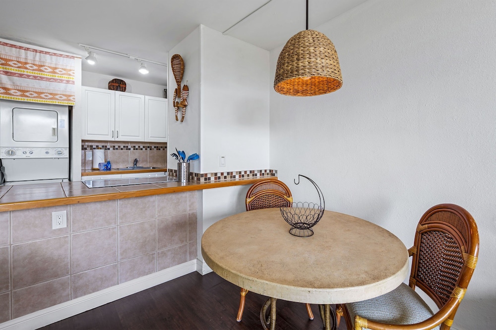 Maui Vista 2-301 - Modern and Bright Renovation in Building 2, No Carpet, AC!