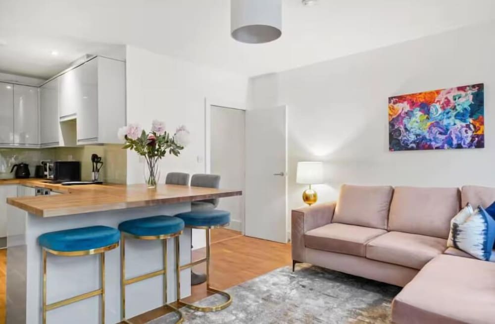 Flat 2 Victoria Grove