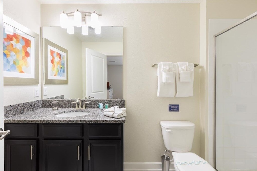 Refreshing 6 Bed Pool Home With Game Room Pool/spa 6 Bedroom Condo by RedAwning view 5