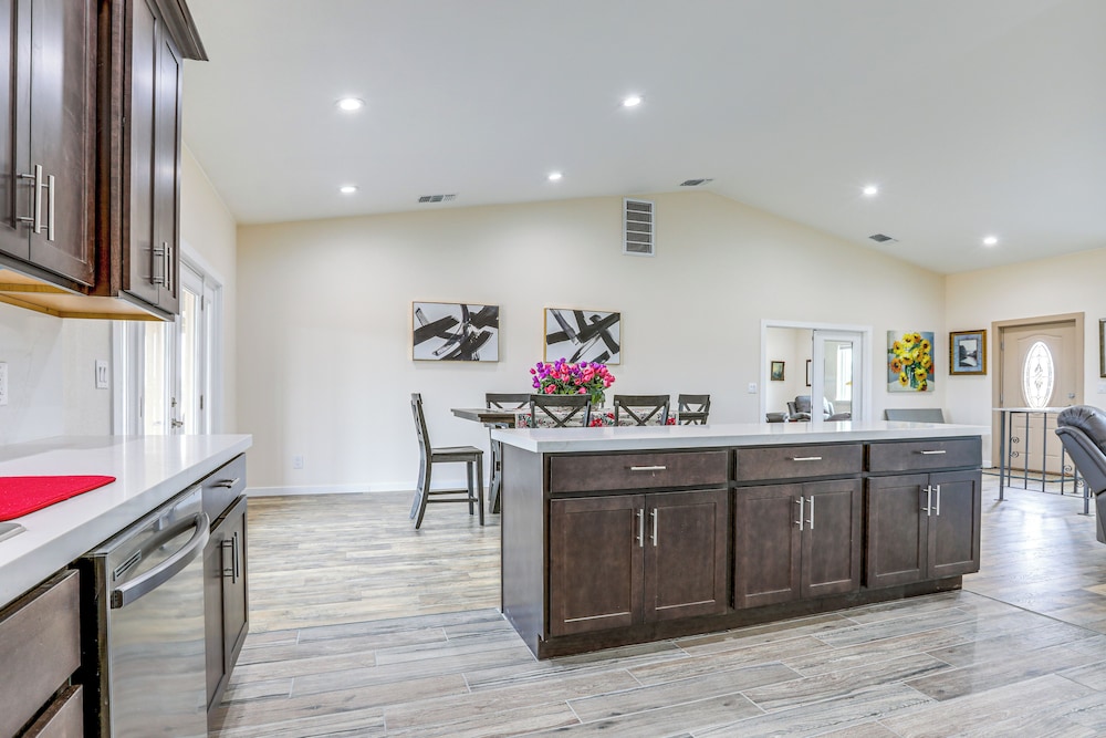 On-site Winery: Rural Plymouth Getaway!