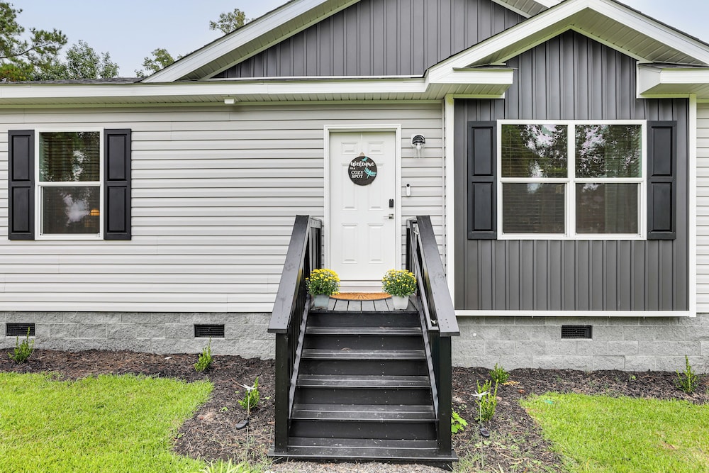 Dog Friendly, Screened Porch: St Stephen Retreat!