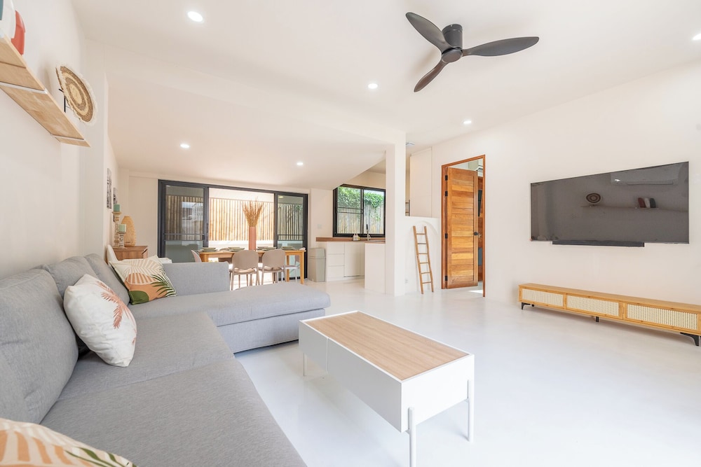 Stylish Rooftop Pool Villa Sea View V211