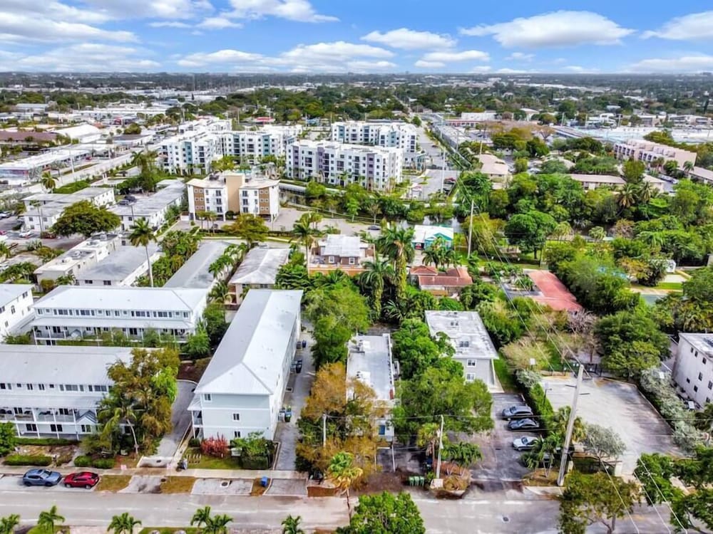 Escape to This Gorgeous new Wilton Manors Villa view 2