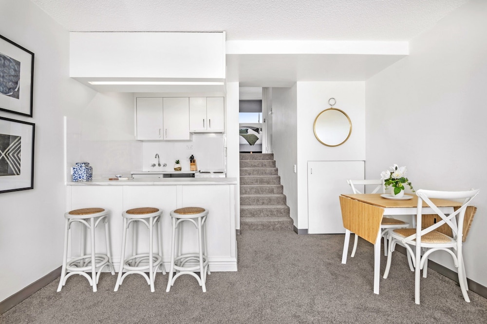 Stunning Ocean Views With Manly At Your Doorstep