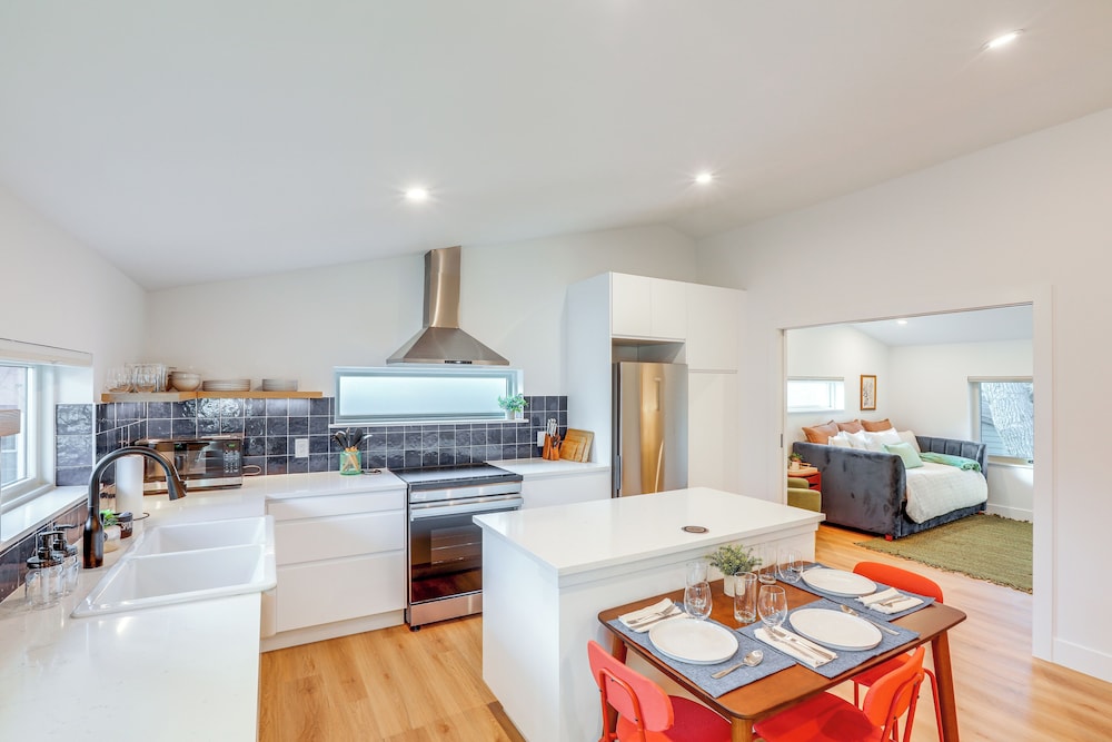 < 1 Block to City Park: New-build Apt in Denver!
