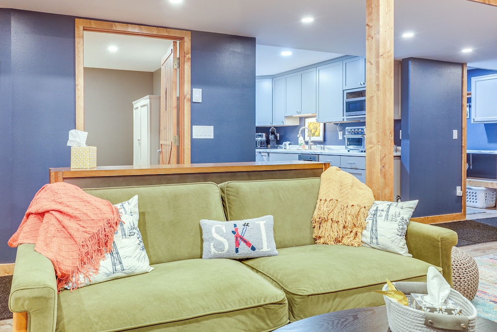 Ski-in/ski-out Condo in Upson - Walk to Lake