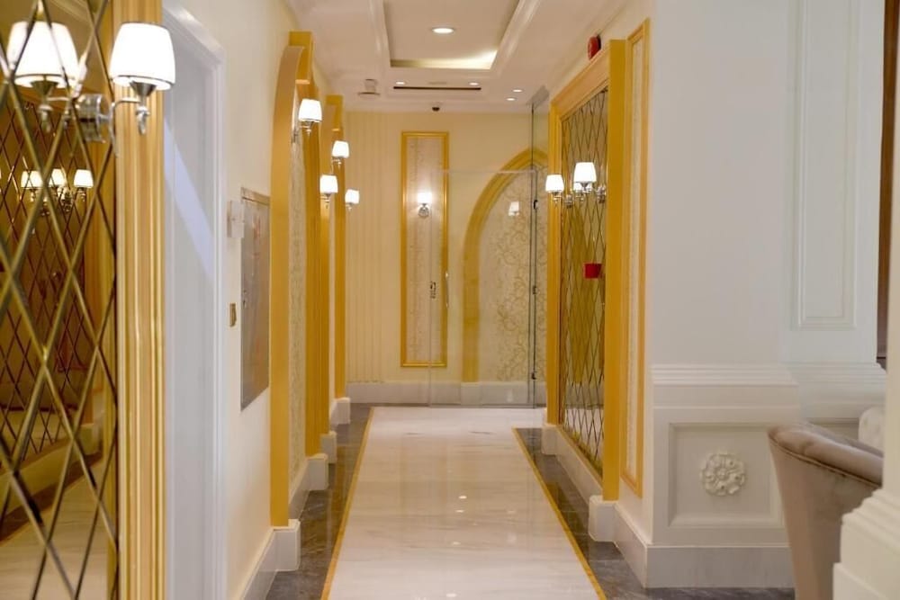 Crown City Hotel