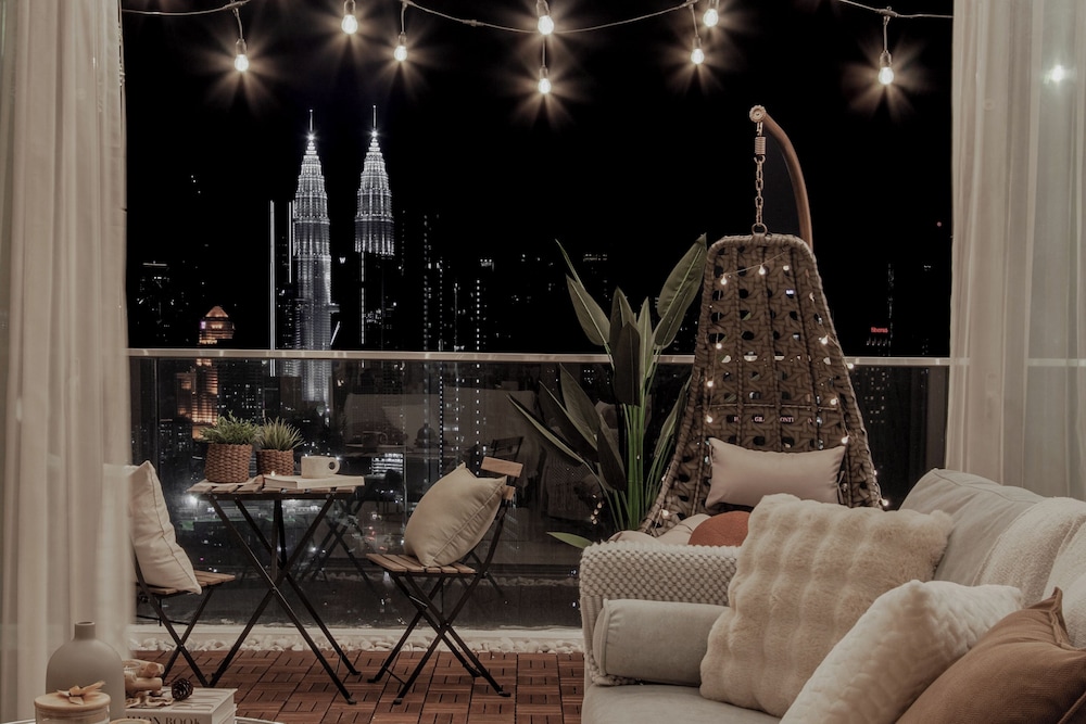 NaiBnB @ Regalia Residence