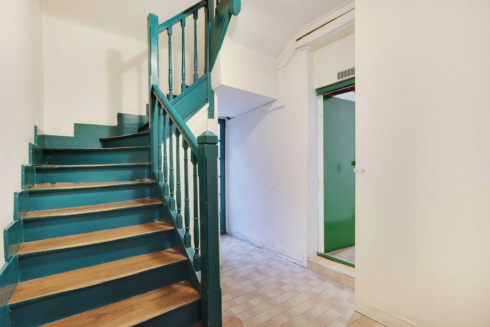 Spacious Studio in Cute Neighborhood