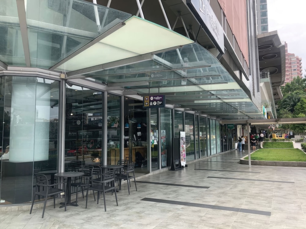 The Robertson Residences Free Gym & Pool