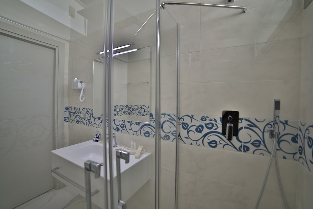 Riviera Luxury Rooms