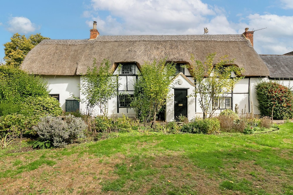 Lovely 5BD Home with Cinema & Games Room