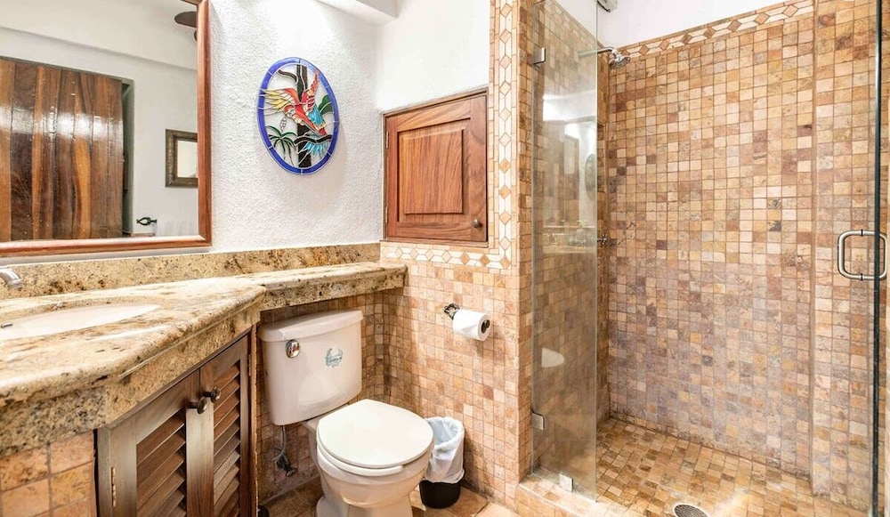 Ocean View 2Br Condo-balcony-beach-pool - 610