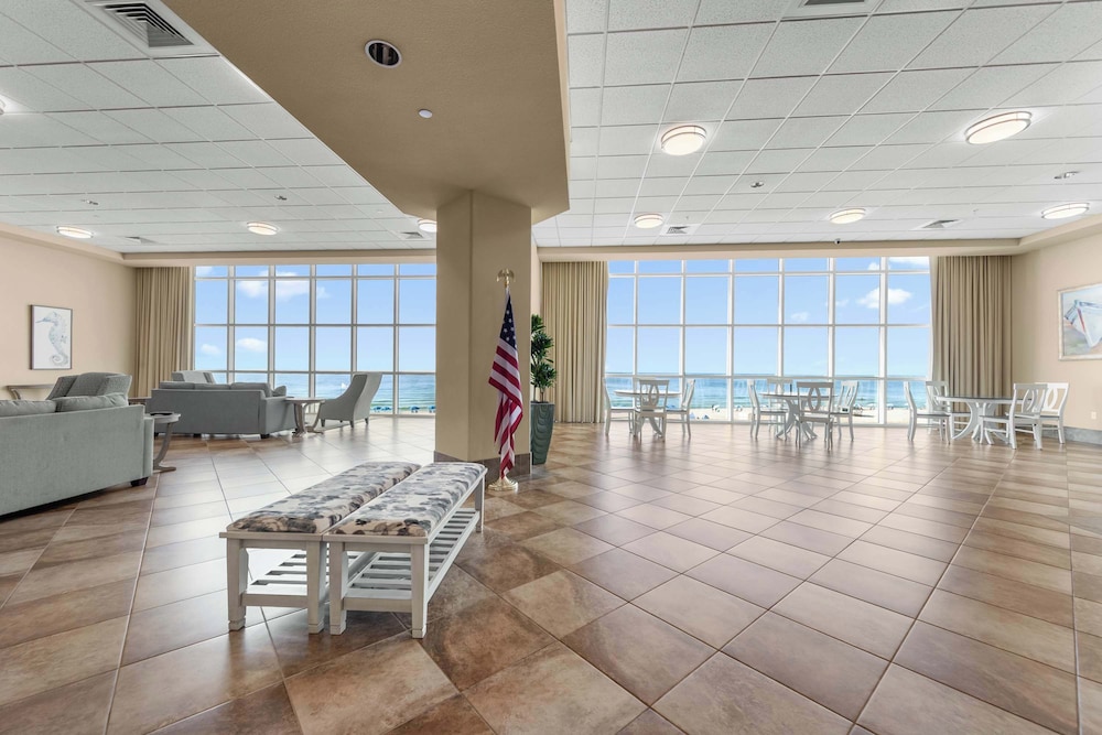 Beachfront 3-bedroom Condo on 15th Floor Balcony, Lazy River, Jacuzzis