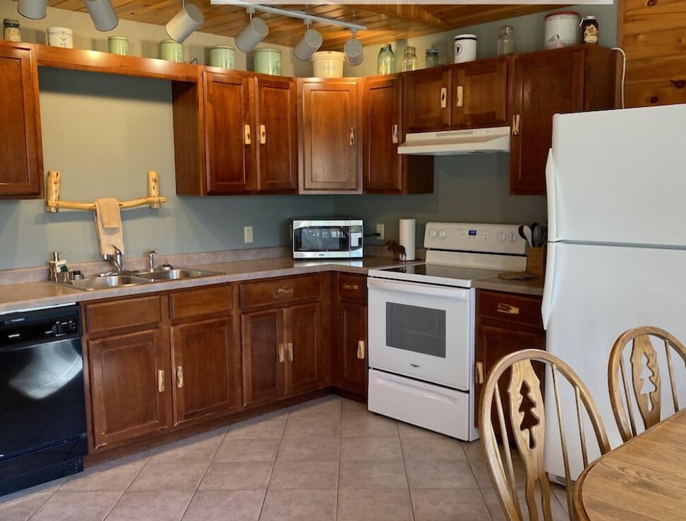 Gunflint Lodge & Outfitters