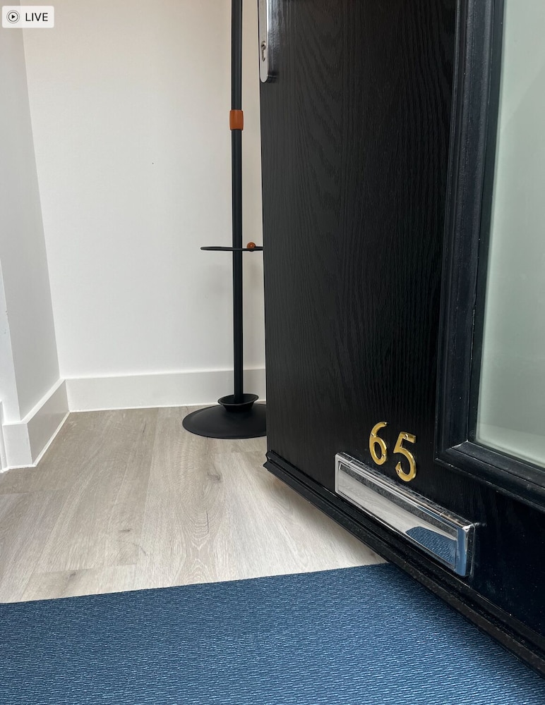 2 Bed Flat - Sleeps 8 - Pets - Garden - Parking
