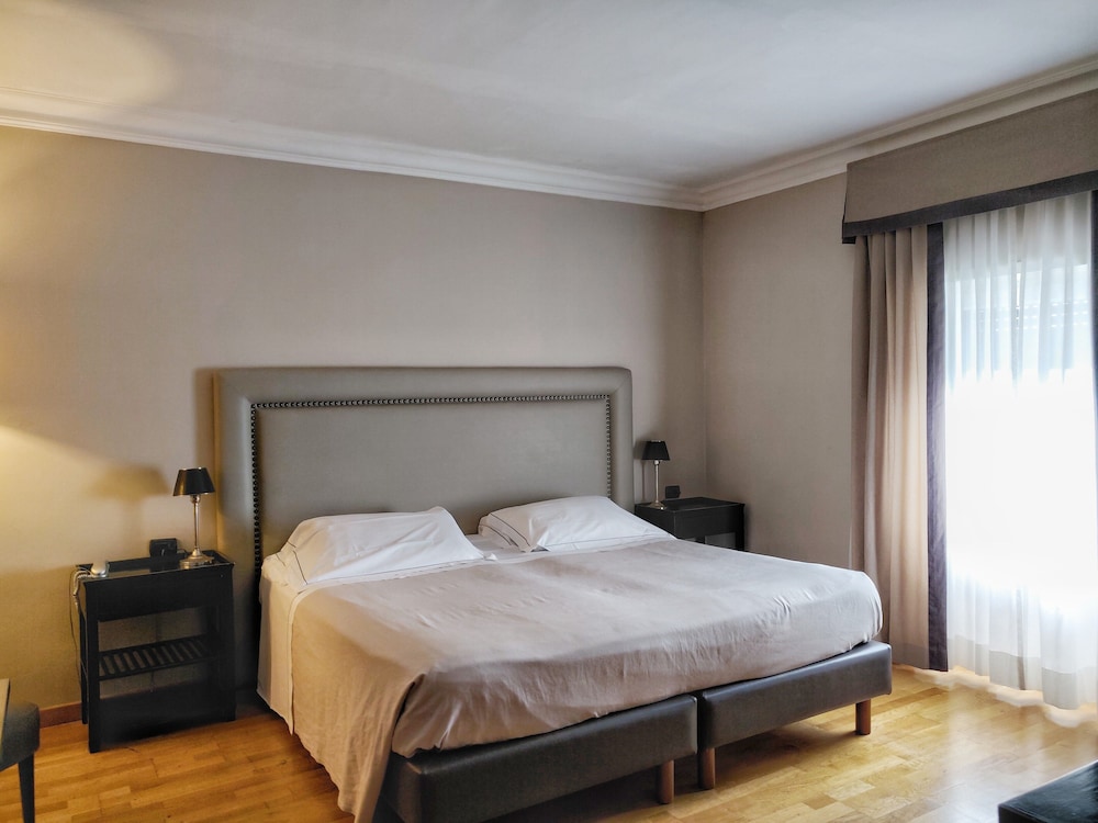 Phenomenal Duplex Flat Near Nisantasi in Besiktas