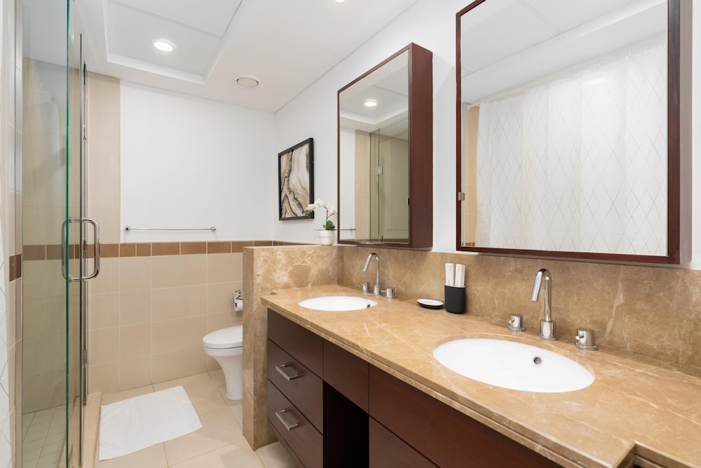 Luxury 2BR Downtown Apt With Burj Khalifa View