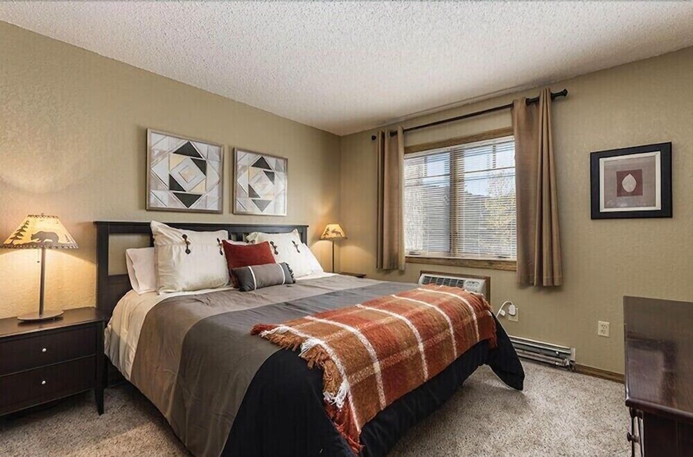 Phoenix 118A - 3 Br Condo