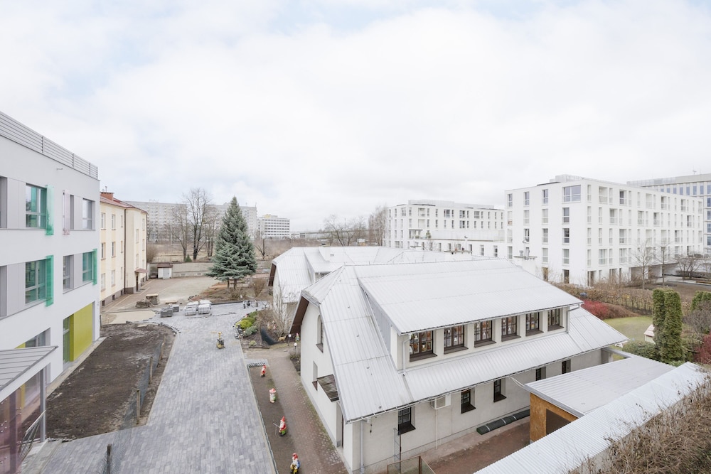 Bobrowiecka Modern Apartment by Renters