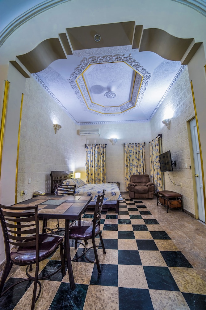 Hotel Casa Blanca - Property Image 10