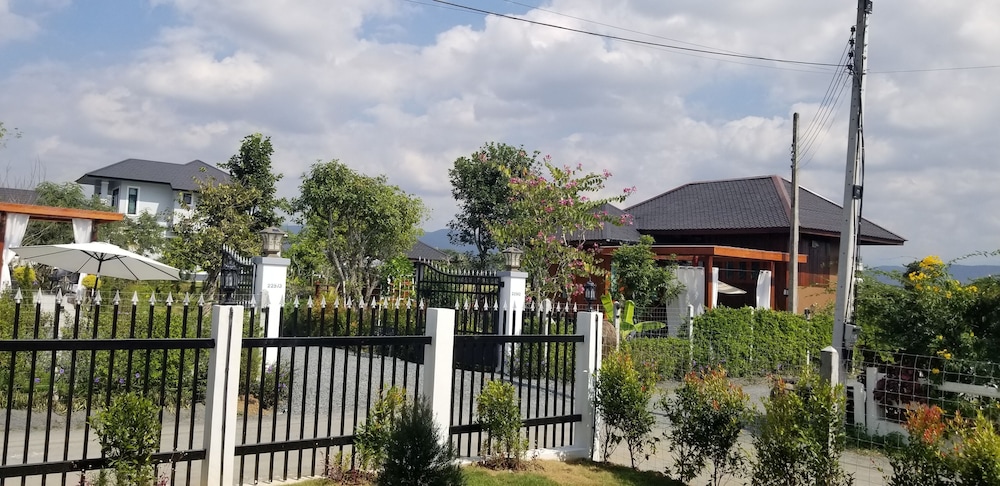 The garden pool villa resort at doisaket