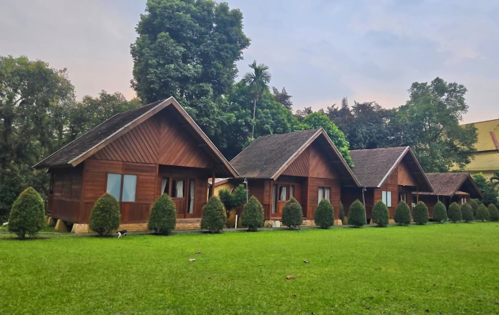 PAVO RESORT