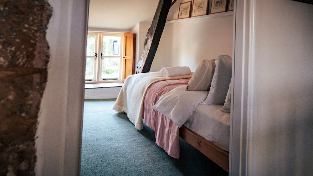 4Bed Thatched Cottage in Oxfordshire